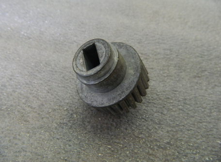 22049504 - 63-7 Corvette Headlight Gear Die Cast